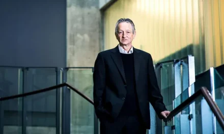 La inteligencia artificial podría tener serios riesgos para la humanidad: Geoffrey Hinton