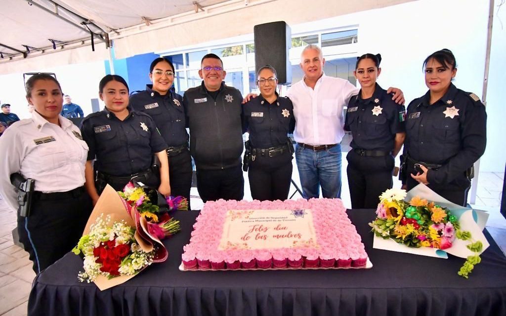 Celebran a mujeres policías por el Día de la Madre en Torreón