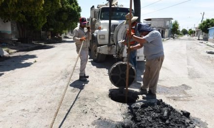 Simas desazolva red sanitaria en Torreón