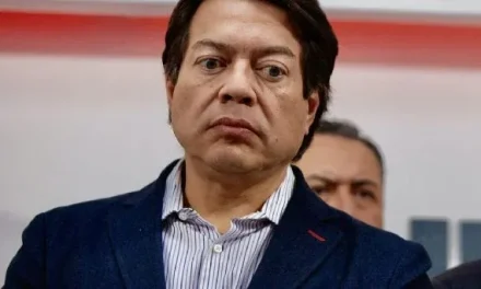 Insultan a Mario Delgado tras debate electoral (video)