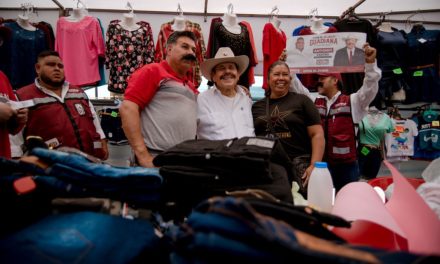 Guadiana visita mercado El Álamo