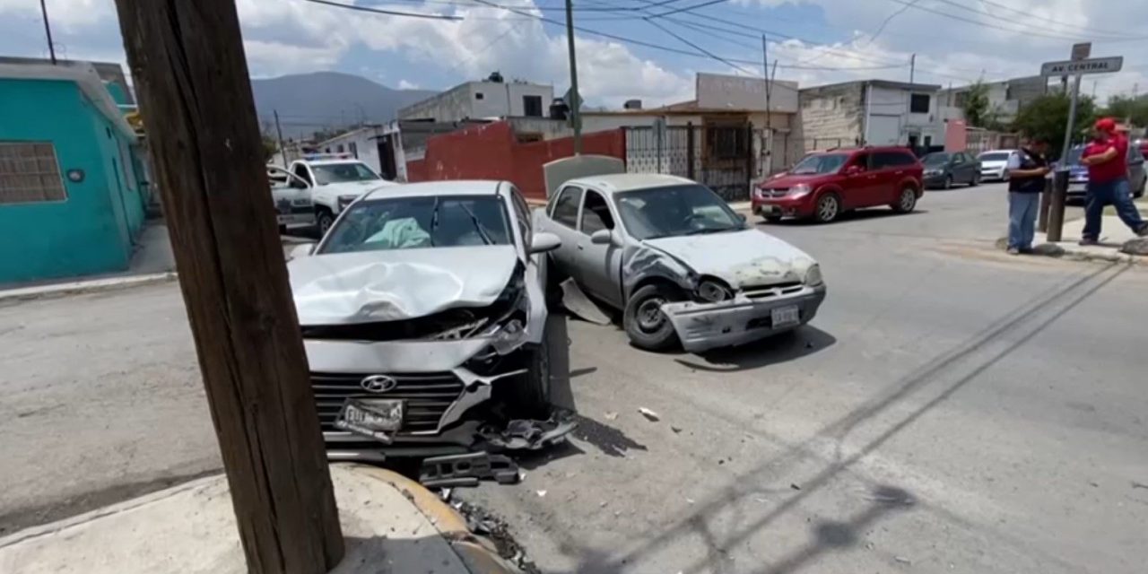 Se pasa el alto y provoca accidente en Saltillo