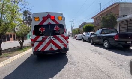 Motociclista choca por alcance en Saltillo