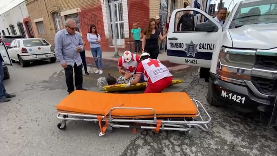 Transporte público atropella a mujer en el Centro de Saltillo