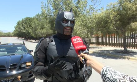 Batman con Causa lleva alegría a los niños en Saltillo