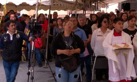 Obispo bendice de Saltillo a comunicadores