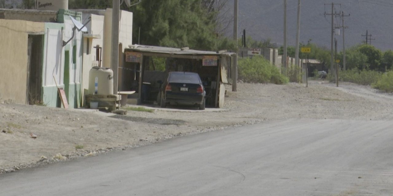 Supervisan pavimentación de caminos rurales en Ramos Arizpe