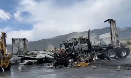 Caos vial tras un choque e incendio en la Carretera 57