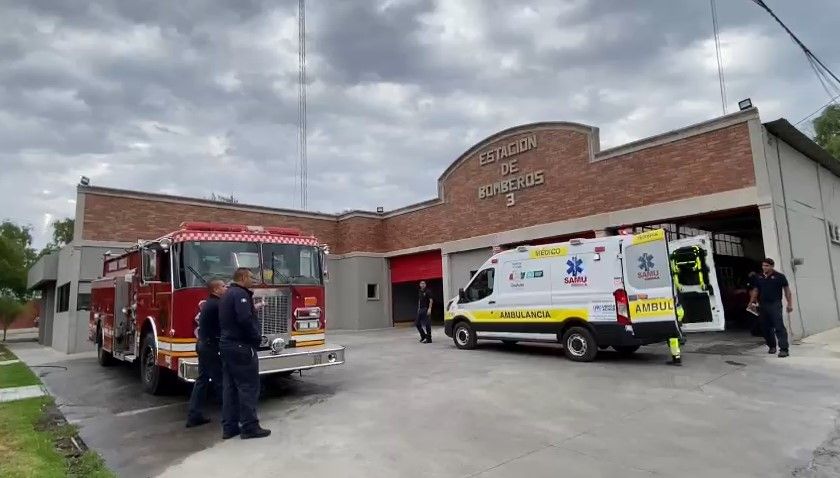 Mujer da a luz a su bebé en estación de bomberos en Saltillo