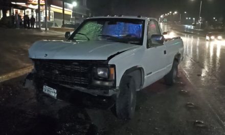 Derrapa y choca al sur de Saltillo