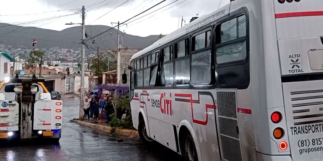 Saltillo: Derrapó y chocó contra un transformador