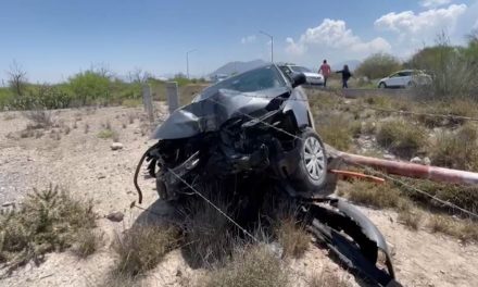 Saltillo: Destruye su vehículo y termina lesionada en fraccionamiento Canteras