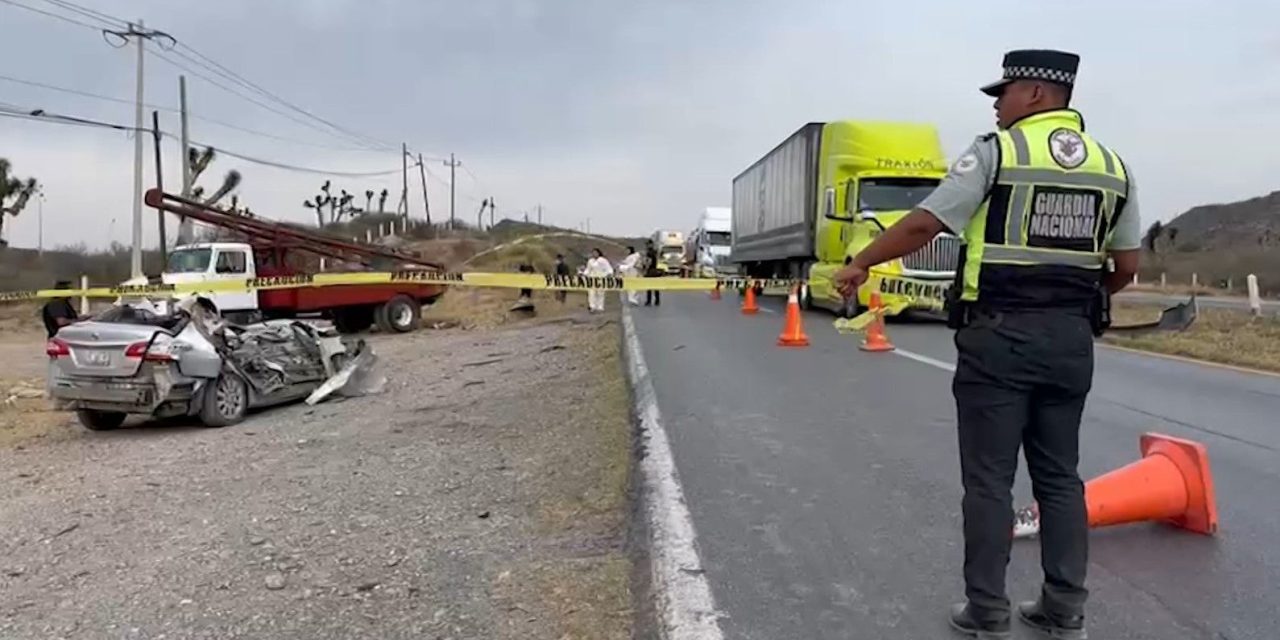 Duranguense muere en fuerte accidente en carretera a Torreón; quedó prensado dentro de su auto
