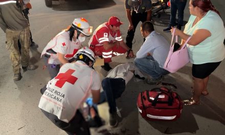 Ebrio conductor lesiona a motociclista que termina fracturado en Saltillo