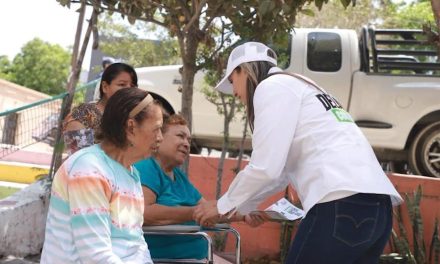 Dialoga Edna Dávalos con electores de Parras de la Fuente