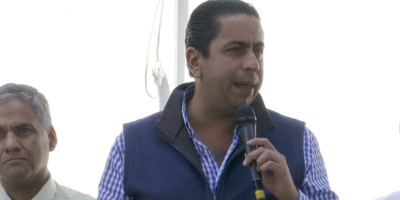 Supervisa Chema Morales entrega de apoyos a escuela