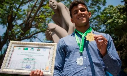 Orgullo mexicano, estudiante gana oro y plata en competencia internacional de matemáticas