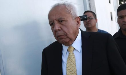 Vinculan a proceso a Francisco Garduño, titular del INM; pero sigue libre y en el cargo