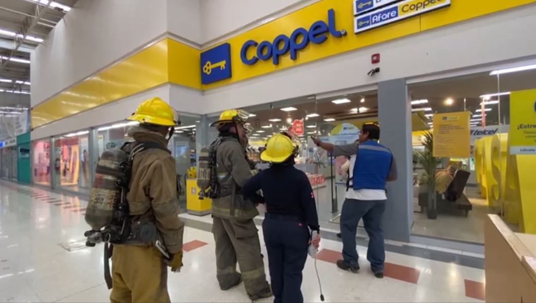 Evacúan a personal y clientes de tienda departamental en Saltillo