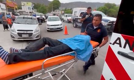Saltillo: Grave tras descarga eléctrica y caída de tres metros sobre el Periférico Luis Echeverría