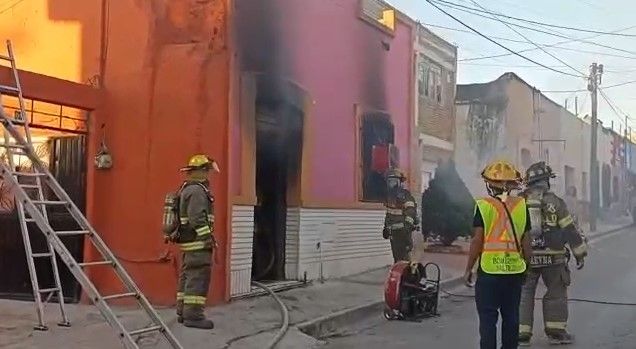 Incendio despierta a vecinos de la zona centro de Saltillo