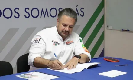 Firma Lenin Pérez pacto educativo