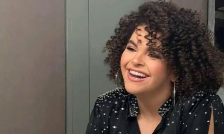 Lucerito se cambia el look para parecerse a su madre, pero no lo logra