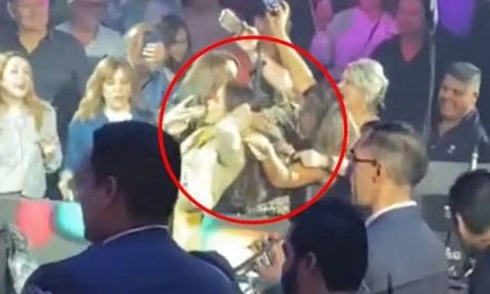 Video: Fanática agrede a Lucero en pleno concierto