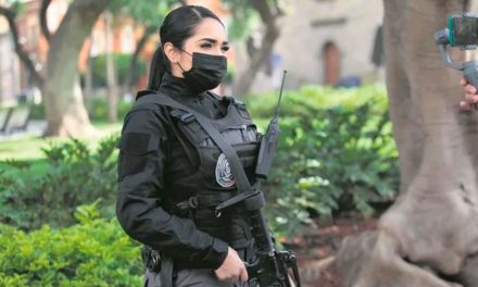 Festejan a mujeres policías en Torreón con motivo del Día de las Madres