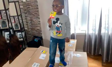 Pequeño de 4 años gasta 2 mil dólares en paletas de Bob Esponja; internet rescata a su madre