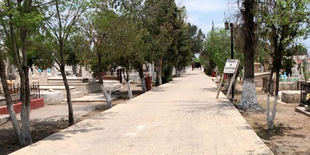 Se registra poca afluencia en los panteones de Saltillo