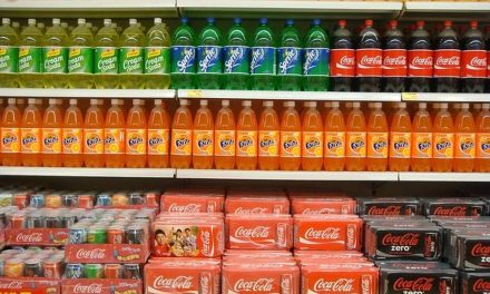 Estos son los refrescos que tienen más endulzante y provocan  daños a la salud
