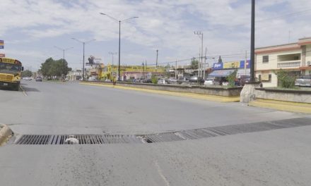 Reportan peligrosa trampa para automovilistas; hay rejillas en mal estado sobre el bulevar Plan de Guadalupe