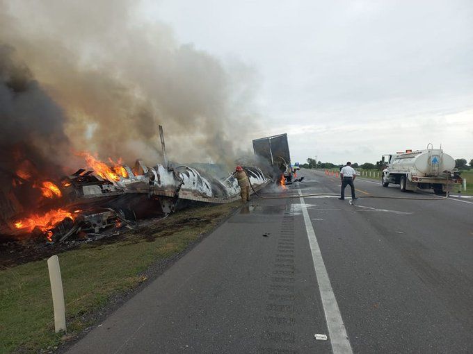 Trágico accidente en Tamaulipas; fallecen 13 personas luego de choque entre un tráiler y camioneta