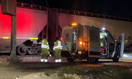 Vendedor de conos muere atropellado por el tren en Saltillo