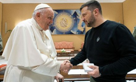 Papa Francisco recibe a Volodymyr Zelesnky, presidente de Ucrania