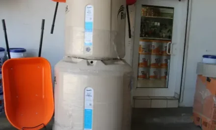 Aumenta demanda de tinacos y bombas de agua en Nueva Rosita