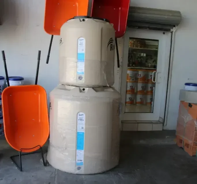 Aumenta demanda de tinacos y bombas de agua en Nueva Rosita