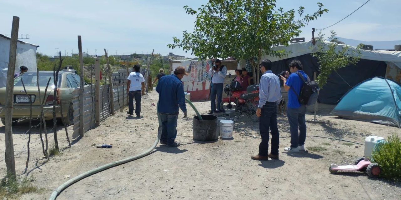 Abastecen agua con pipas a 11 colonias de Monclova