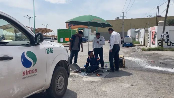 Realizan mantenimiento a red de agua en Monclova