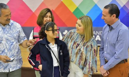 Entregan lentes a estudiantes de Acuña