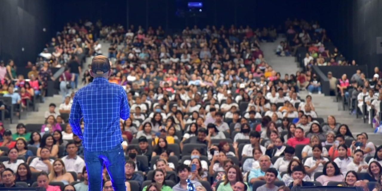 Motiva DIF Acuña a jóvenes