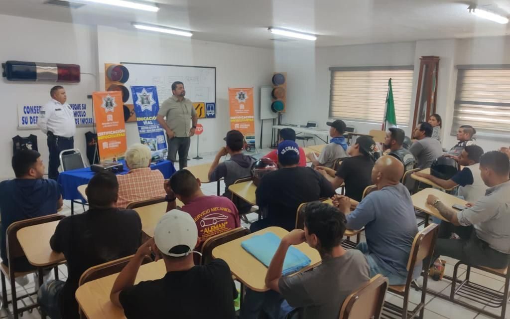 Certifican a motociclistas en Torreón