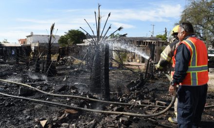 Sofocan Bomberos de Torreón incendio de seis jacales