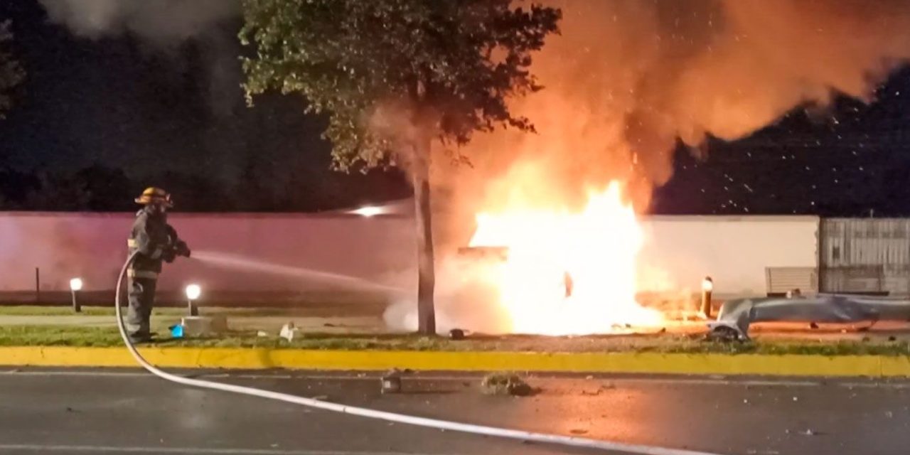 Saltillo: Quema su camioneta en accidente