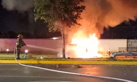 Saltillo: Quema su camioneta en accidente