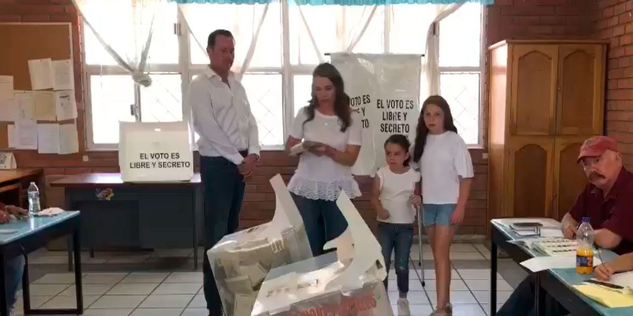 Candidatas a diputadas locales acuden a votar