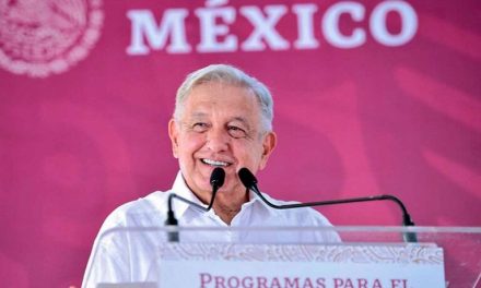 AMLO vuelve a criticar a Fox y dice que está molesto porque ya no recibe pensión como expresidente