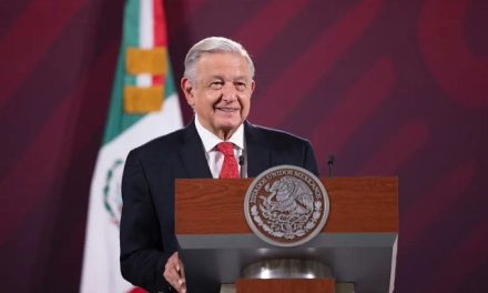 AMLO minimiza las muertes por ola de calor en México