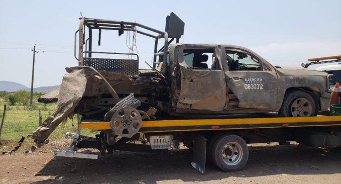 Explota mina sembrada en Apatzingán y 4 militares terminan lesionados